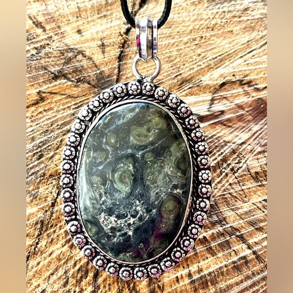 “Peace & Tranquility Stone” Kambaba Jasper Pendant - Picture 5 of 5